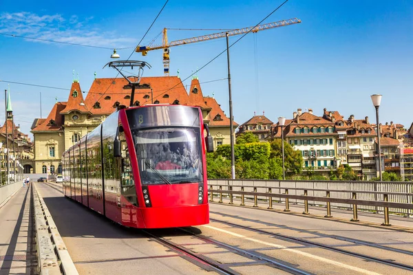Moderní město tramvají v Bernu — Stock fotografie