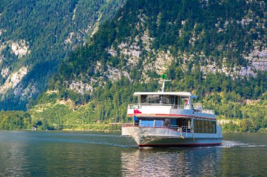 Avusturya Hallstatt Gölü üzerinde gemi