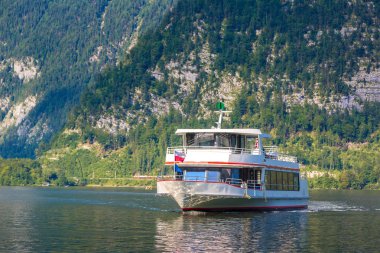 Avusturya Hallstatt Gölü üzerinde gemi