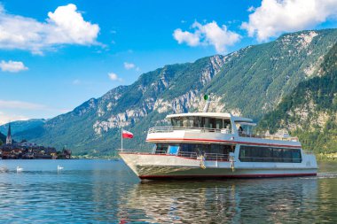 Avusturya Hallstatt Gölü üzerinde gemi