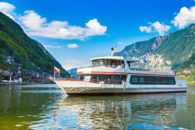 Avusturya Hallstatt Gölü üzerinde gemi