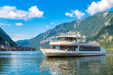 Avusturya Hallstatt Gölü üzerinde gemi