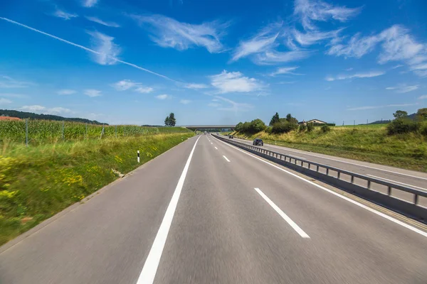 Estrada de asfalto na Suíça — Fotografia de Stock