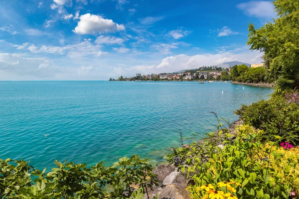 Montreux és lake geneva — Stock Fotó