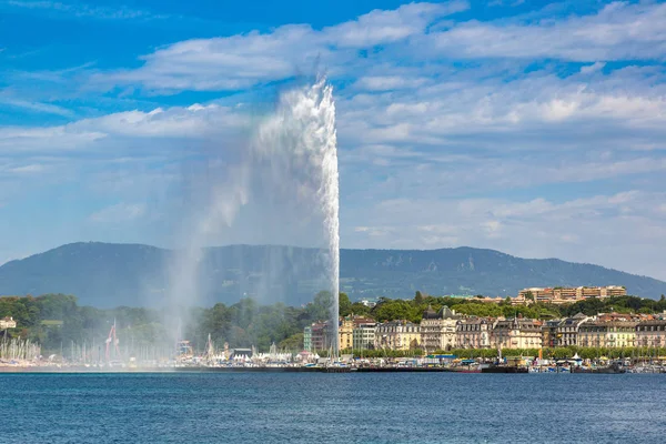 Genfer See und Jetfontäne in Genf — Stockfoto