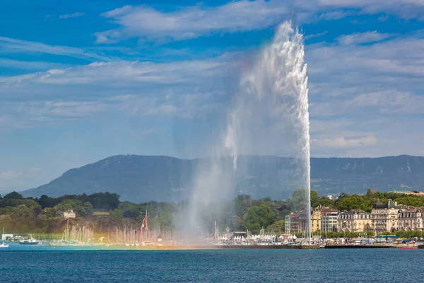 Lago di Ginevra e fontana Jet a Ginevra — Foto Stock