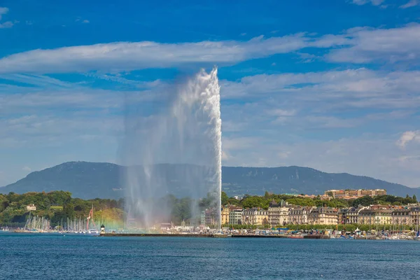 Lago de Genebra e fonte Jet em Genebra — Fotografia de Stock