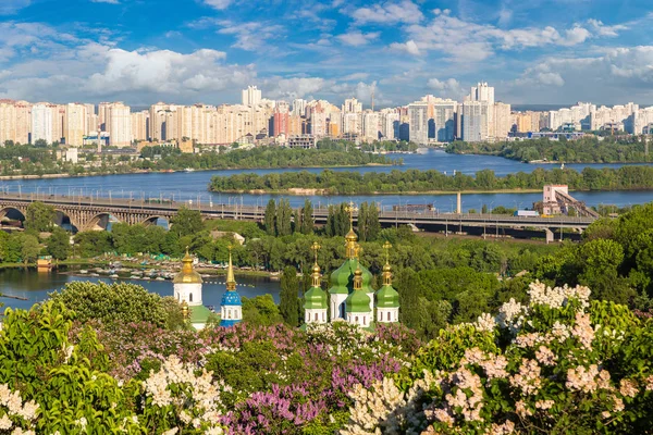 Kiev 'deki Vydubychi Manastırı