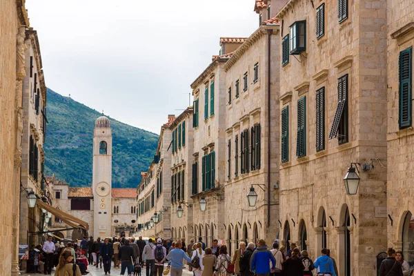 Rue piétonne dans la vieille ville Dubrovnik — Photo