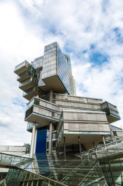 Hannover'da modern gökdelen