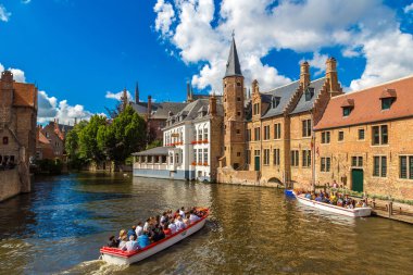 Bruges kanalda teknede turizm