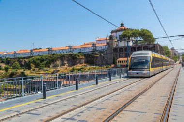 Porto modern metro tren