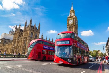  Big Ben, Westminster Bridge ve otobüs