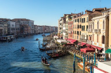 Gondol Canal Grande üzerinde