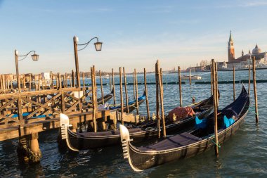 Gondol Canal Grande üzerinde