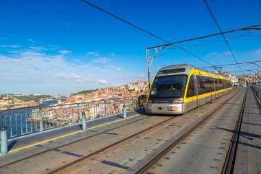 Porto modern metro tren