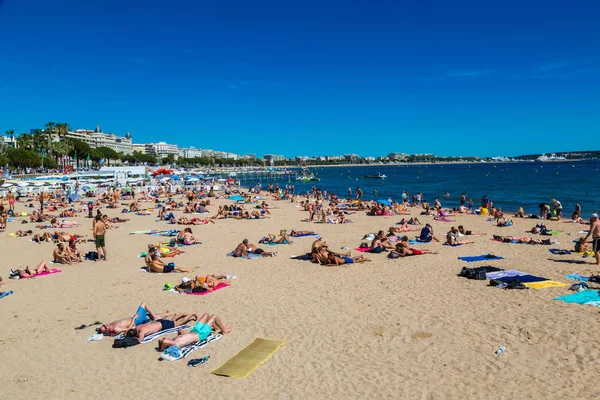 İnsanlar Cannes Beach