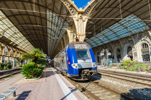 Bahnhof in schöner Lage — Stockfoto