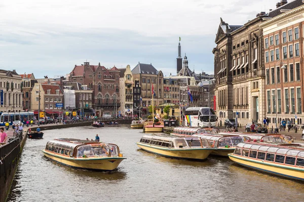 Amsterdam kanal ve peyzaj