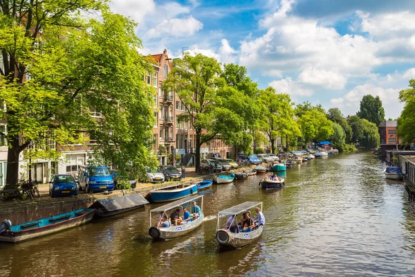 Amsterdam kanal ve peyzaj — Stok fotoğraf