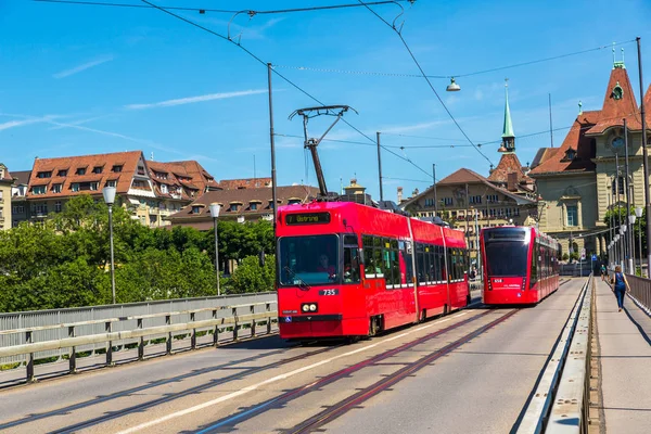 Moderní město tramvají v Bernu — Stock fotografie