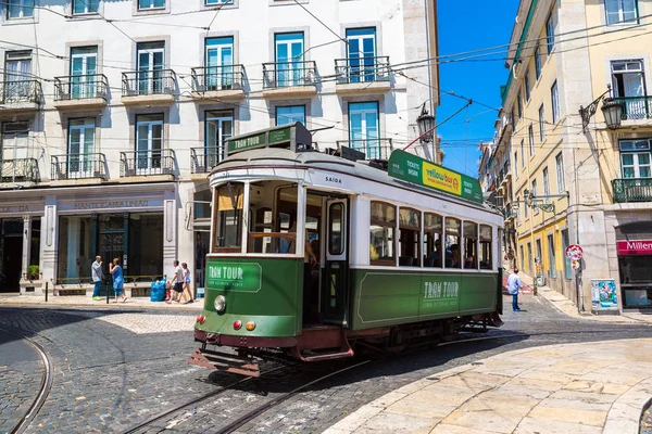 Tram vintage a Lisbona — Foto Stock