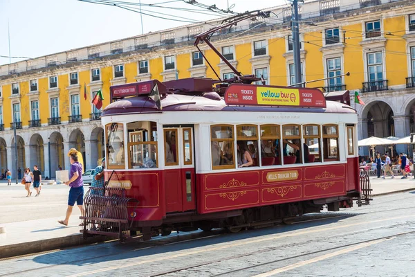 Tram vintage a Lisbona — Foto Stock