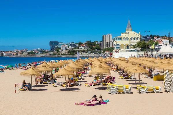 Estoril genel Plajda şemsiye — Stok fotoğraf