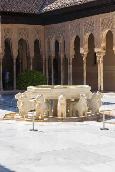 Hof van Lions in het Alhambra palace — Stockfoto