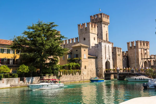 Castello Scaligero a Sirmione — Foto Stock