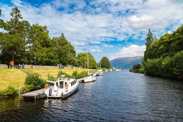 Fort Augustus and Loch Ness lake — Stock Photo, Image