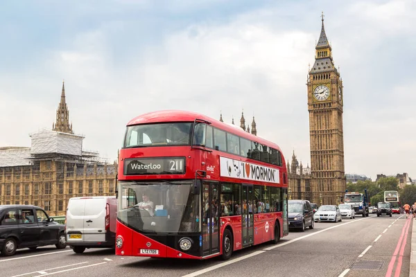 Big Ben, Westminster Bridge ve otobüs — Stok fotoğraf