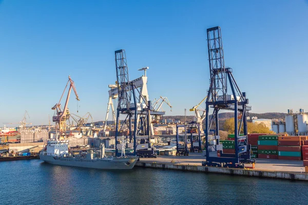 Diepwater containerterminal in Gdansk — Stockfoto