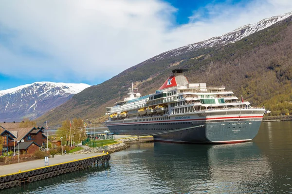 Kryssningsfartyg i Norge — Stockfoto
