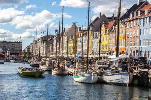 Nyhavn in Kopenhagen district — Stockfoto