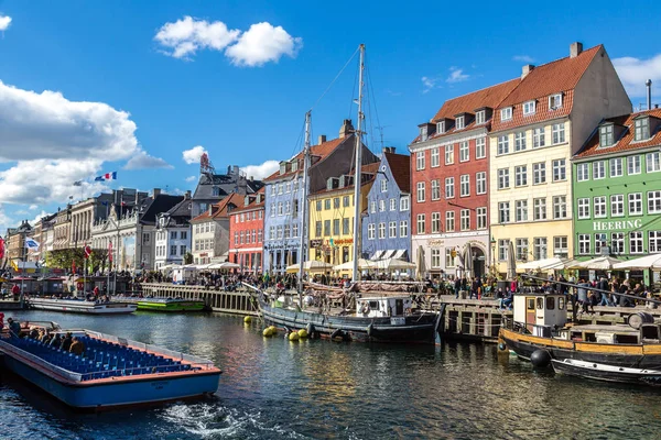 Район Нюхавн та забезпечує в Копенгагені — стокове фото
