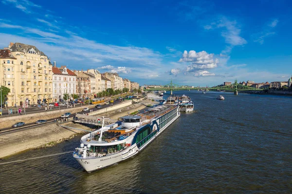 Budapest and river Danube — Stock Photo, Image