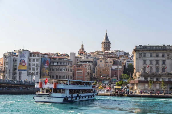 İstanbul 'da yolcu gemisi