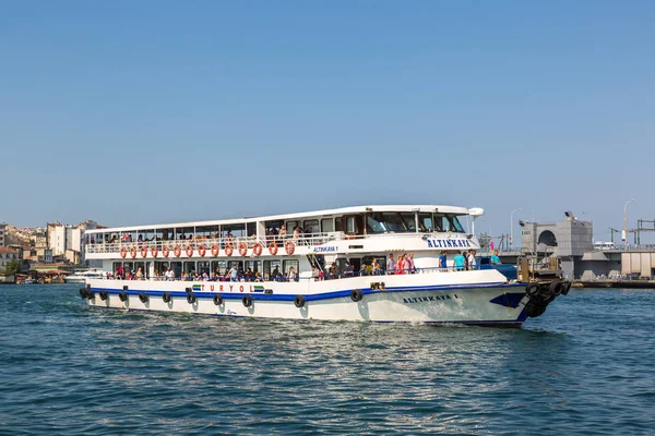 İstanbul 'da yolcu gemisi