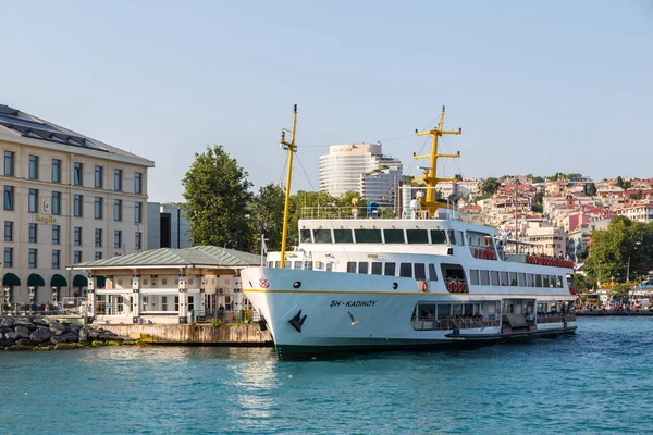 Nave passeggeri a Istanbul — Foto Stock