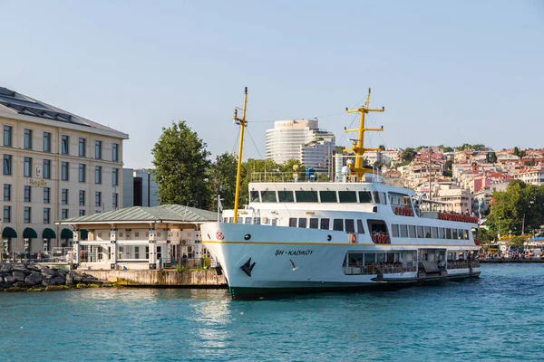 İstanbul 'da yolcu gemisi