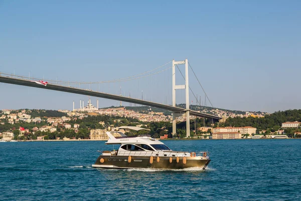 İstanbul 'da yolcu gemisi — Stok fotoğraf