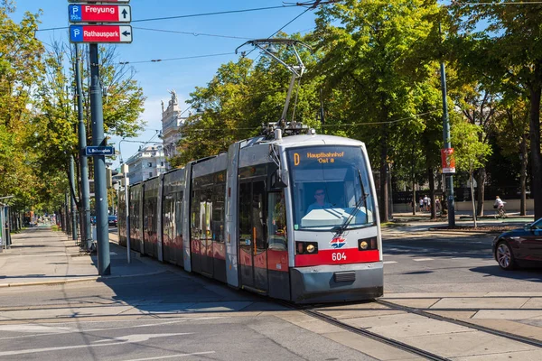 Elektrisk spårvagn i Wien, Österrike — Stockfoto