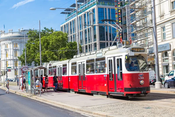 Elektrisk spårvagn i Wien, Österrike — Stockfoto