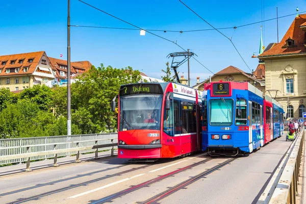 Moderní město tramvají v Bernu — Stock fotografie