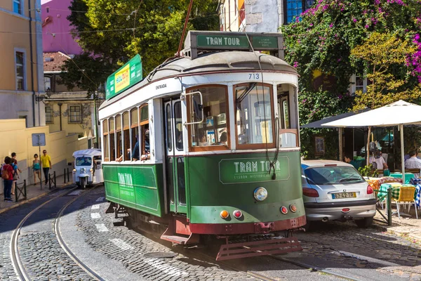 Tram vintage a Lisbona — Foto Stock