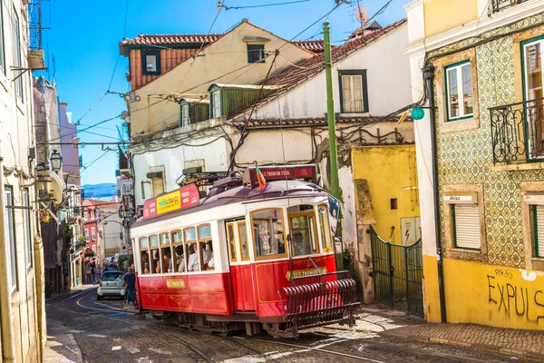 Vintage τραμ στη Λισαβόνα — Φωτογραφία Αρχείου