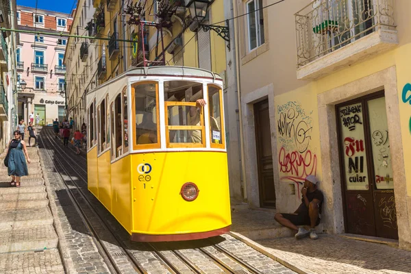 リスボン市内中心部のケーブルカー — ストック写真