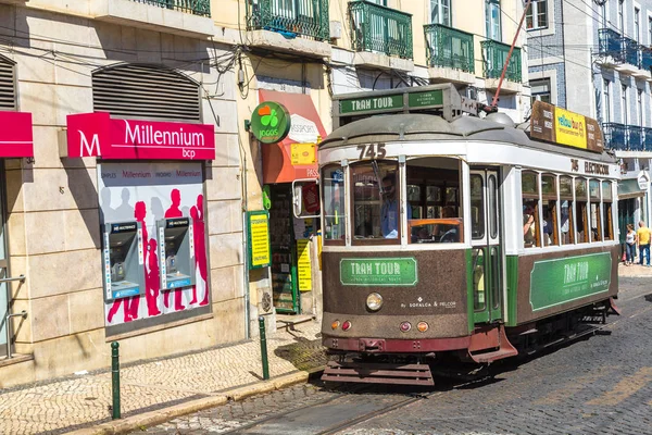 Vintage tram in Lisbon — Stock Photo, Image
