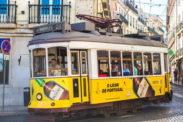 Lizbon Vintage tramvay — Stok fotoğraf